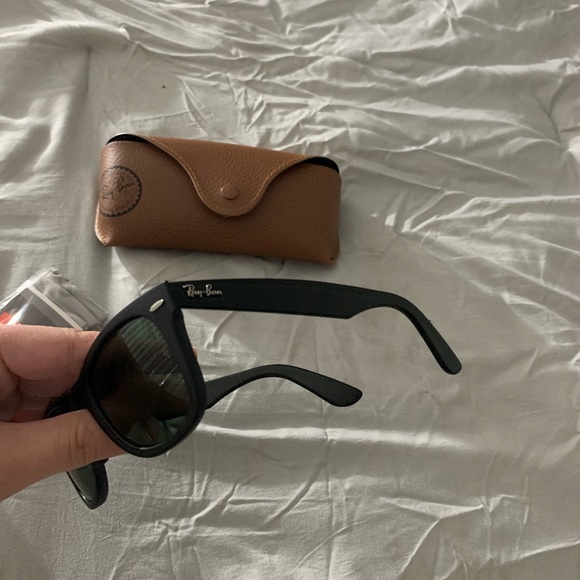 Polarized Ray Ban Wayfarer - Picture 2 of 3